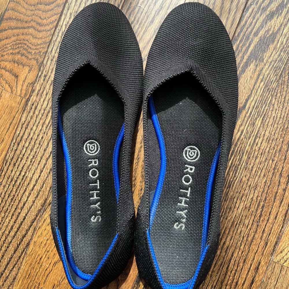 Black Rothys, round toe, size 9